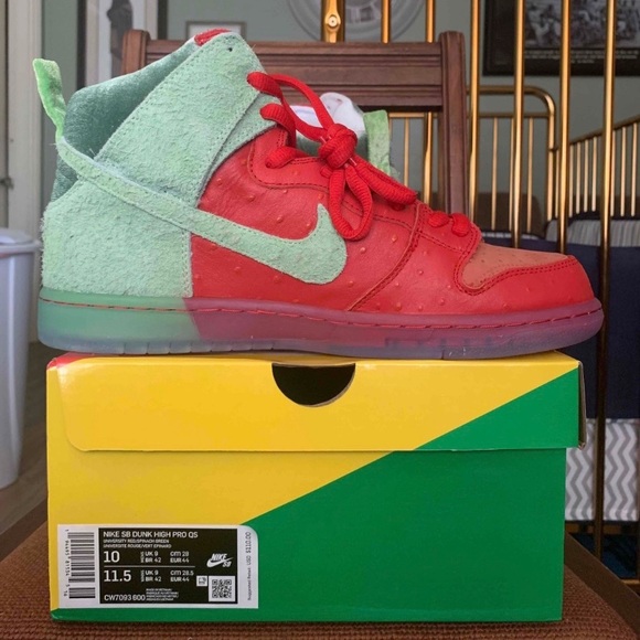 Nike Dunks Strawberry Coughs